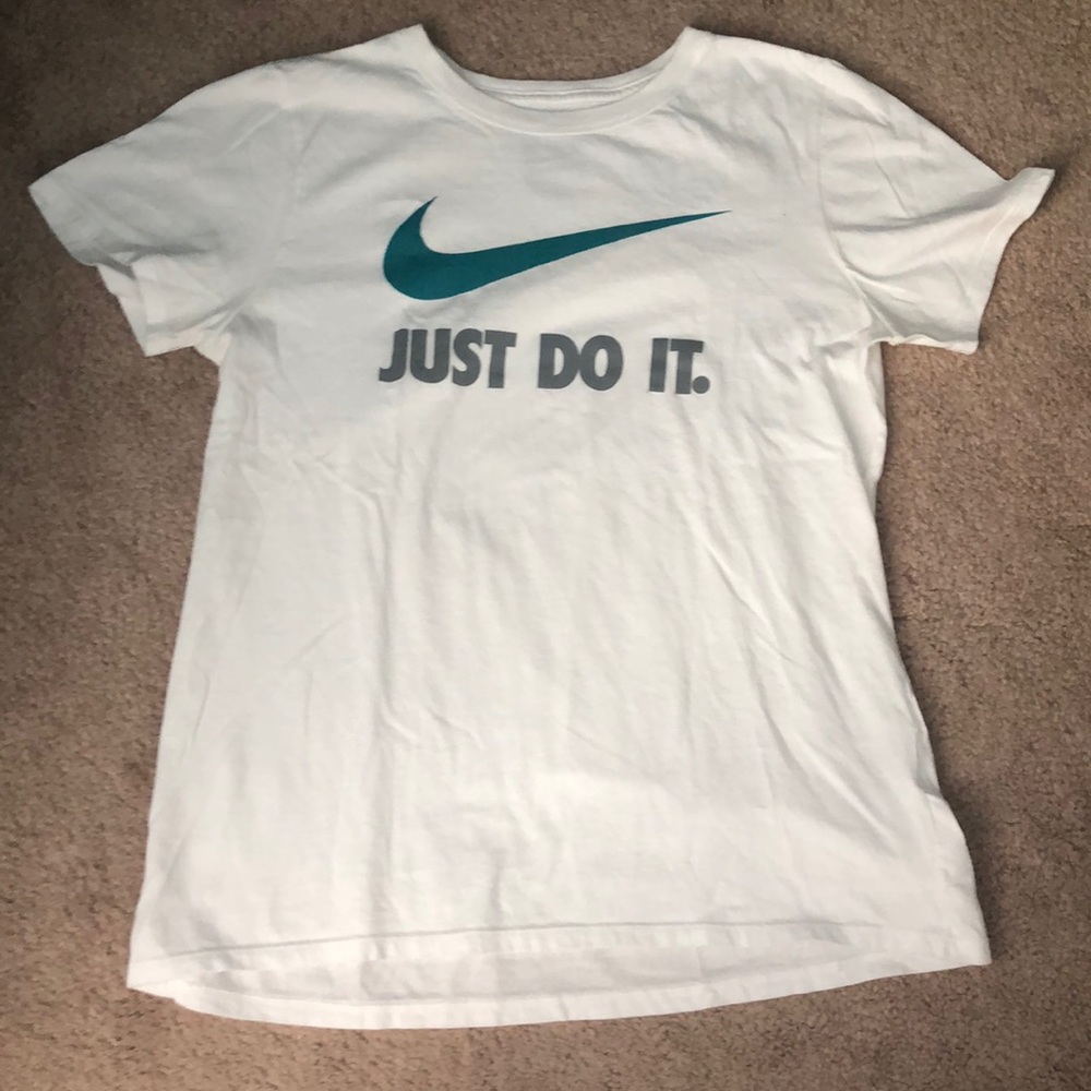 Youth women’s Nike T-shirt
